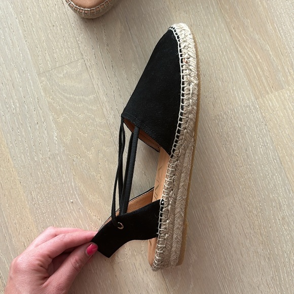 Brand new. Never worn. Kanna. Made in Spain. Paid $170 CAD with duties. - Picture 3 of 4